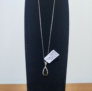 14k White Gold Diamond Pendant Necklace